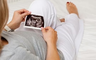 Sau 26 lần sẩy thai, người phụ nữ sinh bé trai khỏe mạnh