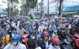 Báo cáo Thủ tướng việc tạm dừng thu phí sử dụng đường bộ xe mô tô