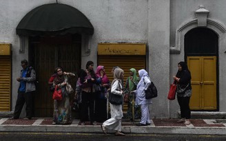 Malaysia truy quét nữ lao động không phép