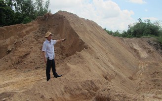 'Cát tặc' lộng hành ở Bình Thuận - Bài 2: Bất lực với khai thác cát trái phép