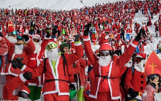 Hơn 2.600 ông già Noel trên dãy Alps
