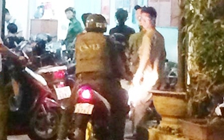 Hai hot girl đại náo phố đi bộ Nguyễn Huệ bị phạt 750.000 đồng/người