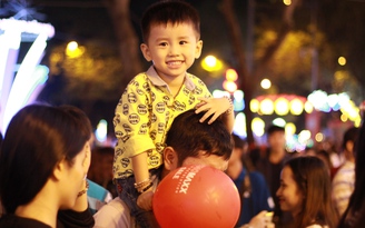 Những “thiên thần nhỏ” đón Noel cùng gia đình ở Sài Gòn