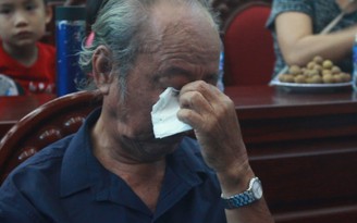 Cư dân Carina Plaza rơi nước mắt khi gặp lại chiến sĩ Cảnh sát PCCC
