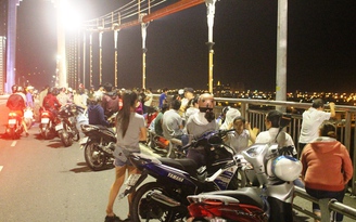 Đà Nẵng: Một người đàn ông bỏ lại ô tô, nhảy cầu Thuận Phước