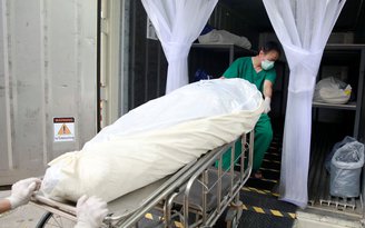 Nhà xác hết chỗ vì Covid-19, bệnh viện Thái Lan phải mua container đựng thi thể