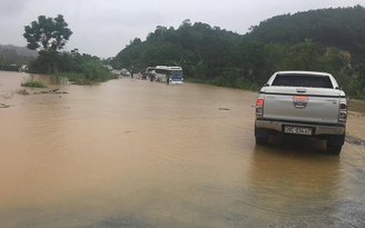 Nhiều địa phương ở Hà Tĩnh bị cô lập vì mưa lũ