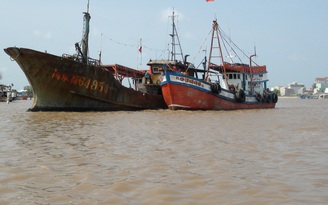 Trục vớt tàu nước ngoài bị chìm trên biển Bạc Liêu