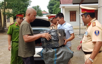 Mới đầu tháng 10 đã buôn pháo lậu để trữ 'hàng' tết