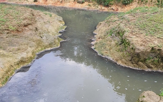 Quảng Trị: Bắt quả tang nhà máy chế biến mủ cao su xả nước thải ra sông Sa Lung