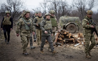 Tổng thống Ukraine nói quân đội sẵn sàng đương đầu Nga ở miền đông