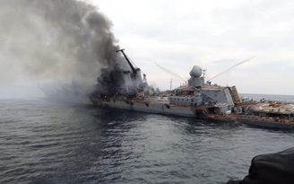 Xem những hình ảnh đầu tiên nghi của soái hạm Nga bị cháy ở biển Đen