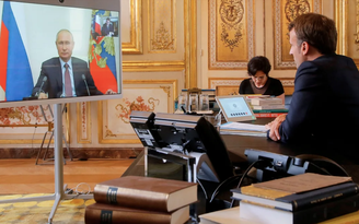 Điện đàm với ông Macron, ông Putin kêu gọi phương Tây ngừng vũ trang Ukraine