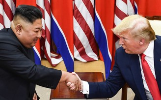 Ông Donald Trump và nhà lãnh đạo Kim Jong-un trao đổi gì qua các lá thư?