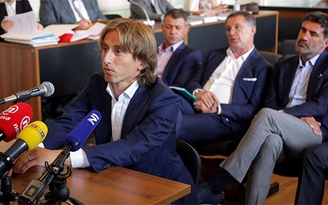 Bảo vệ HLV cũ, Modric đối mặt án tù
