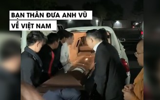 Ca sĩ Leon Vũ lên đường đưa thi hài nghệ sĩ Anh Vũ về Việt Nam