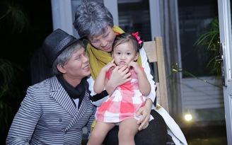 Con gái Phan Đinh Tùng khóc thét khi nhìn thấy bố mẹ bỗng già nua
