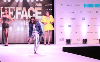 Thanh Hằng trượt té khi catwalk tại 'The Face 2018' và đây là cách xử lý
