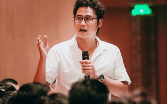 Đạo diễn Phan Vĩnh Quý: Người đứng sau thành công của Hoa khôi Đại học Huế Đạo diễn Phan Vĩnh Quý: Người đứng sau thành công của Hoa khôi Đại học Huế