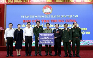 Cựu chiến binh, Anh hùng lao động Lê Văn Kiểm ủng hộ 31,8 tỉ đồng