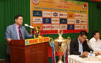 ‘Việt Nam vẫn còn nhiều người yêu bóng đá lắm, đặc biệt ở các giải trẻ’