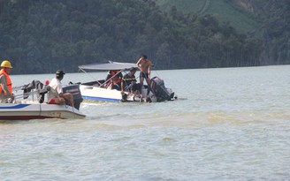 Lật thuyền, 3 người mất tích dưới lòng hồ thủy điện