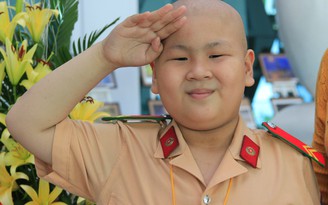 Cậu bé ung thư ôm giấc mơ làm CSGT về trời: 'Con đã sống rất dũng cảm'