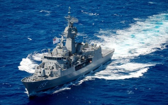 Tàu hộ vệ tên lửa HMAS Ballarat của Hải quân Úc cập cảng Tiên Sa