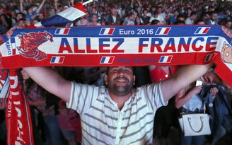 Bản tin EURO sáng 11.6: Nước Pháp ăn mừng chiến thắng