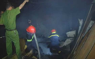 Cháy xưởng gỗ lúc nửa đêm