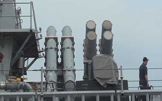 Video: Cận cảnh tàu khu trục Mỹ mang tên lửa dẫn đường Tomahawk