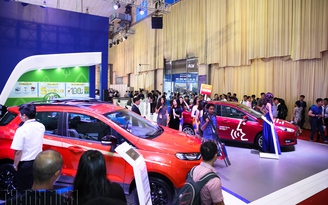 Hàng ngàn lượt khách tham quan Vietnam Motor Show 2016