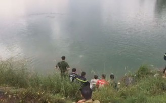 Bơi ở Hồ Đá, một người tử vong, bốn người mắc kẹt