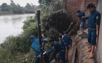 Bình Định: Bờ sông Hà Thanh sạt lở uy hiếp hàng chục hộ dân