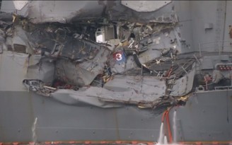 Tìm thấy thi thể thủy thủ trong tàu chiến Mỹ gặp nạn