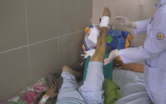 Phẫu thuật cho bệnh nhân gãy chân bị nhiều bệnh viện từ chối