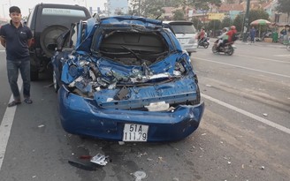 Tai nạn liên hoàn 4 ô tô trên đại lộ Phạm Văn Đồng lúc rạng sáng