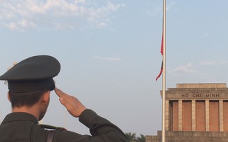Quảng trường Ba Đình treo cờ rủ để tang cố Thủ tướng Phan Văn Khải​