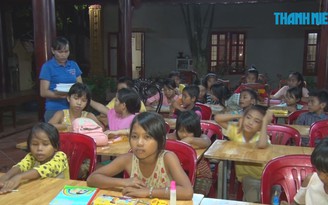Lớp học tình thương của cô giáo trẻ người Khmer