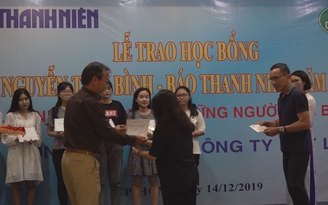 Học bổng Nguyễn Thái Bình nâng bước con em những người bán báo