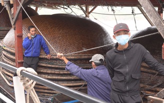 Hai ngày đêm kinh hoàng của 40 ngư dân trên tàu cá giữa sóng gió Hoàng Sa