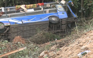 Thảm kịch xe khách lao xuống vực trên Quốc lộ 14C ở Kon Tum