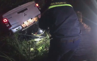 Nghẹt thở giải cứu vãn song nam giới phái nữ nhập xe hơi rơi xuống vực núi Sơn Trà