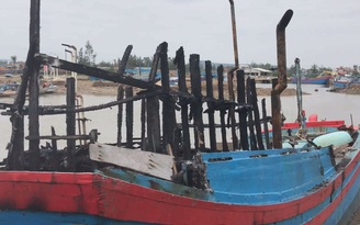 Cháy tàu cá đang neo đậu ở cảng Sa Kỳ gây thiệt hại gần 4 tỉ đồng