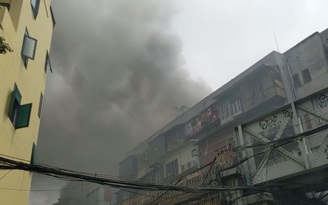 Cháy nhà trong ngõ nhỏ phố cổ Hà Nội, 1 người bị bỏng