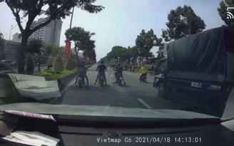 Cận cảnh 2 nhóm thanh niên ngang nhiên chặn đường, đua xe giữa ban ngày Cận cảnh 2 nhóm thanh niên ngang nhiên chặn đường, đua xe giữa ban ngày