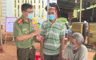 Theo bố mẹ ra ruộng chơi, hai bé trai bị đuối nước thương tâm