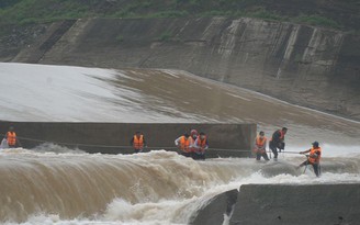 Lãnh đạo UBND tỉnh Quảng Trị nói gì về vụ 7 người mắc kẹt giữa sông Thạch Hãn?
