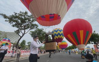 Trình diễn khinh khí cầu tại Công viên APEC đón khách quốc tế trở lại Đà Nẵng