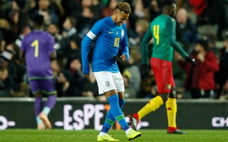 Neymar chấn thương nhưng Brazil vẫn vượt qua Cameroon